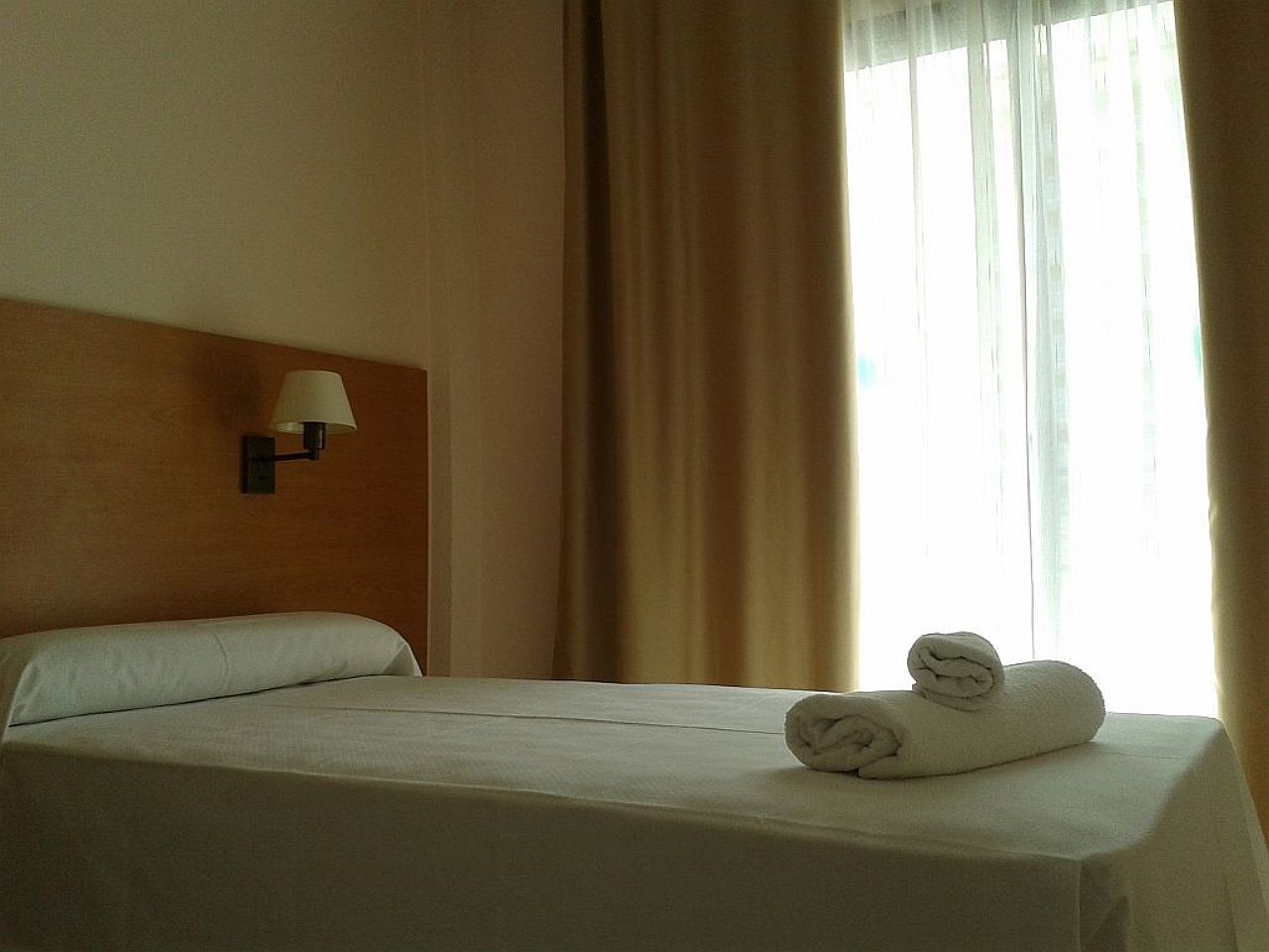 Bay Hotel Росес Екстер'єр фото